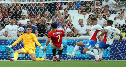 أولمبياد باريس.. محمود صابر يهدر أخطر فرص منتخب مصر أمام باراجواي (فيديو)